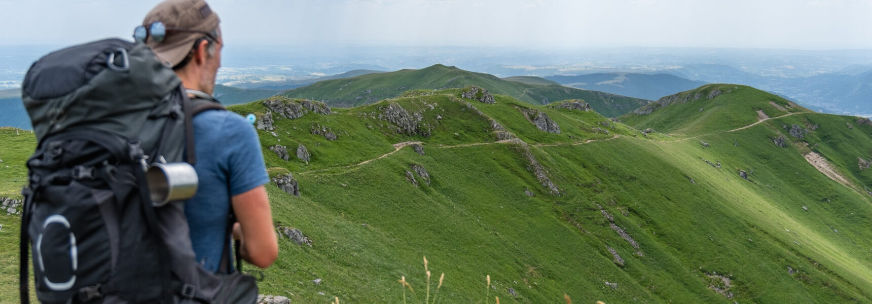 GR400 : vue Plomb du Cantal crêtes